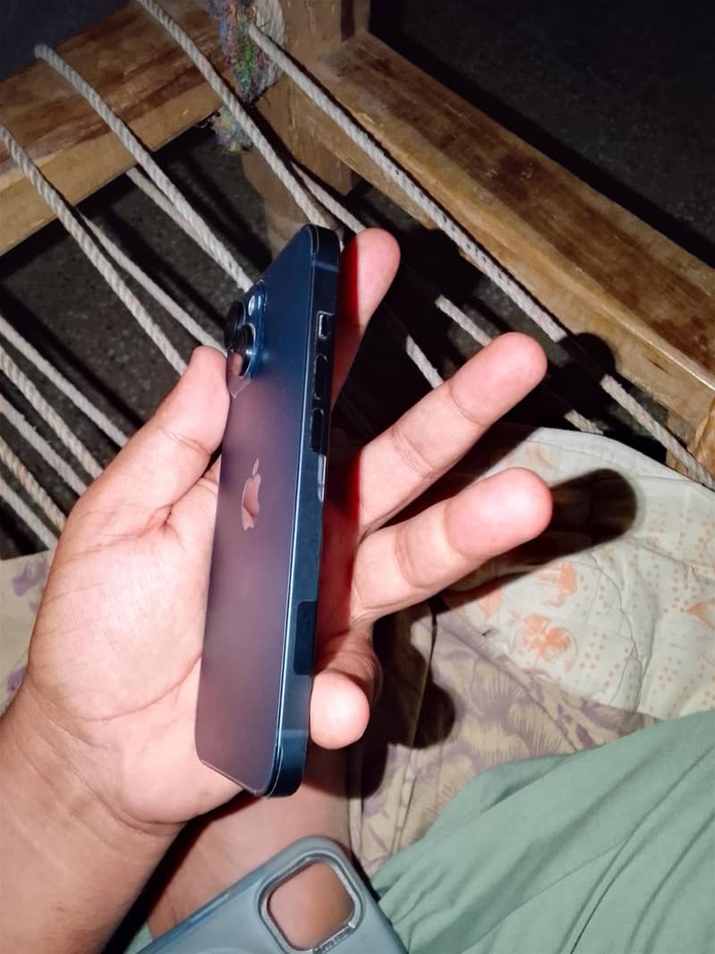 Apple iPhone 14 4