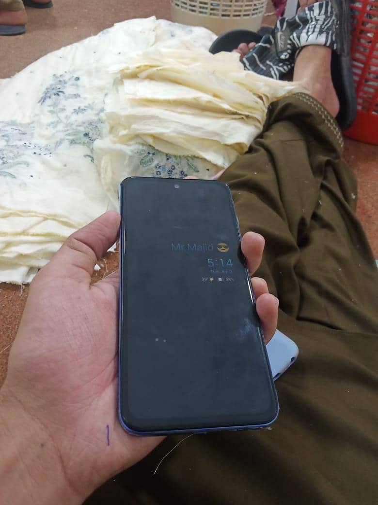 TECNO spark 40. 4