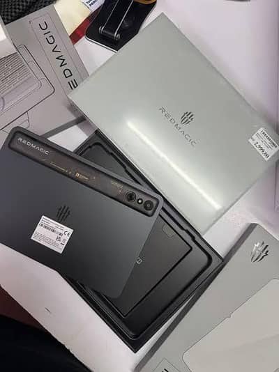 Redmagic astra tab 256GB brand new 10 battery cycle