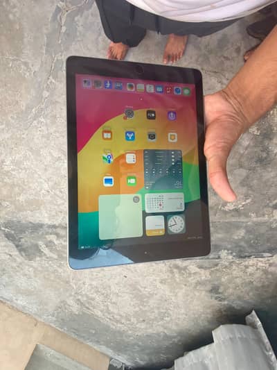 ipad 6th generation 128 gb all ok ha good battery timeng
