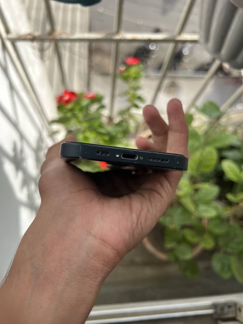 iPhone 13 3