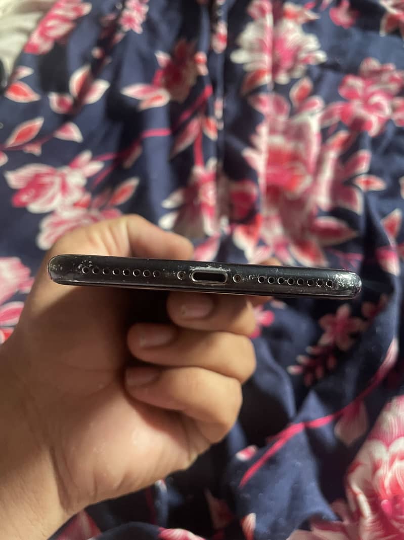 Apple iPhone 7 Plus 5