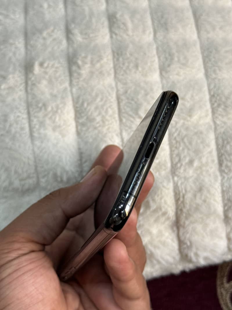 IPHONE XS 3
