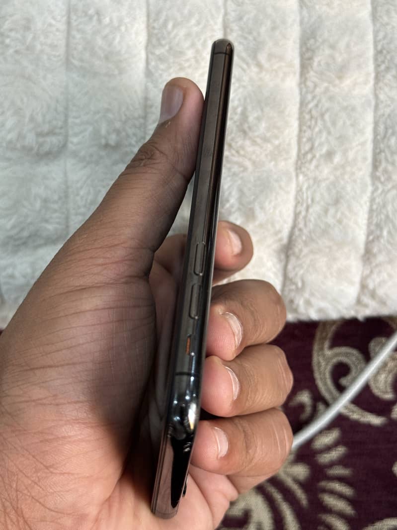 IPHONE XS 4