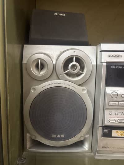 Aiwa CD player with speakers