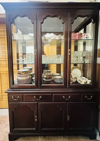 Crockery showcase