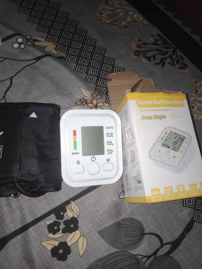 BLOOD PRESSURE MONITER DIGITAL
