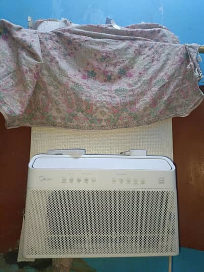 Media window 1. ton good & new condition & good cooling 12/14 room size