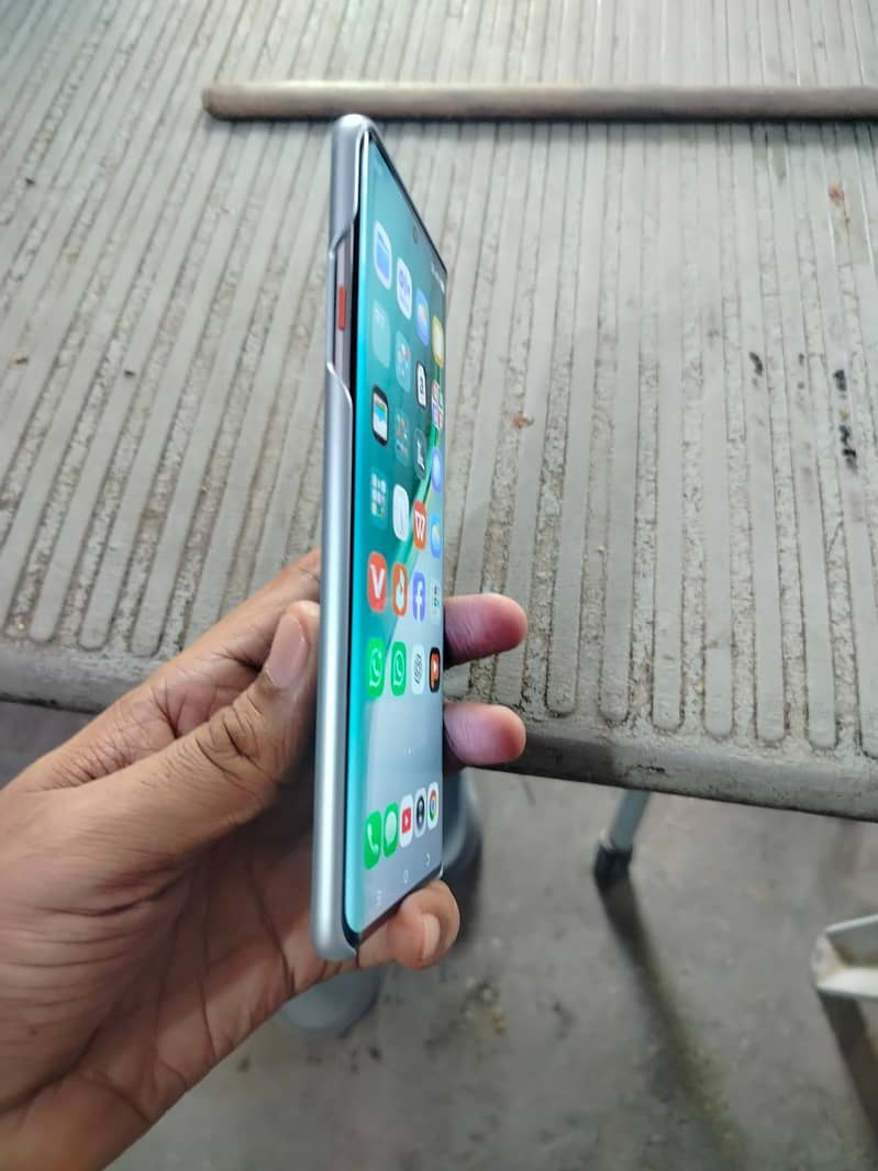 Tecno CAMON 40 Pro 1