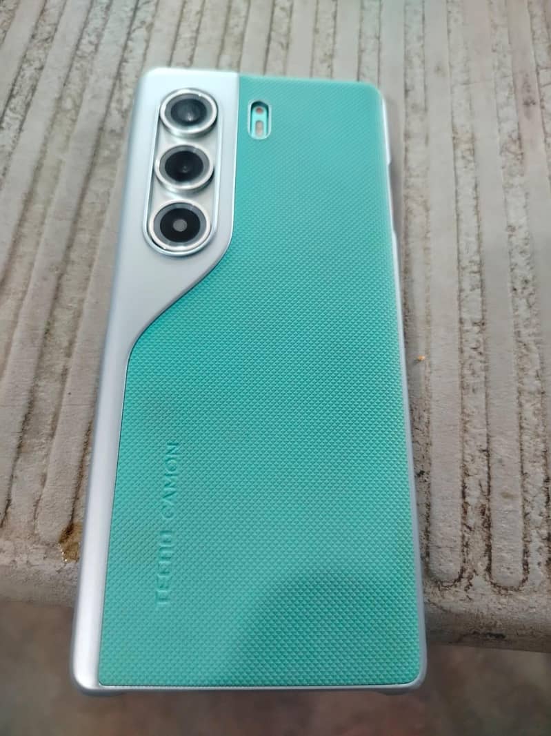 Tecno CAMON 40 Pro 5