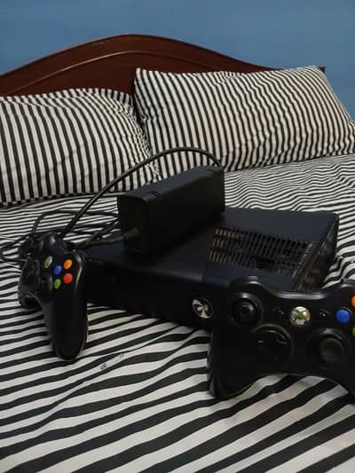 xbox 360 console , 250gb , 33 games downloaded , jailbreak
