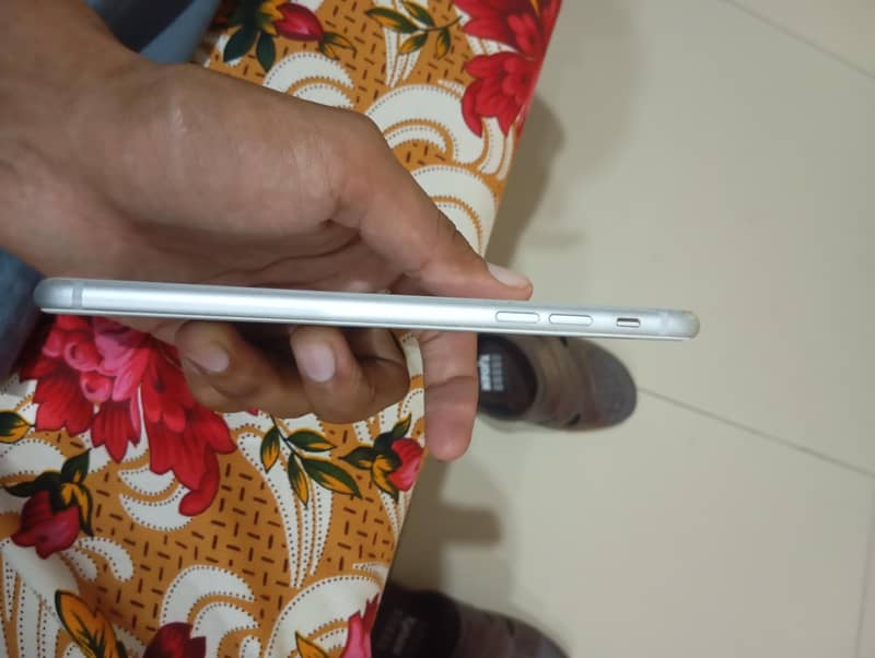 Apple iPhone 8 Plus 1