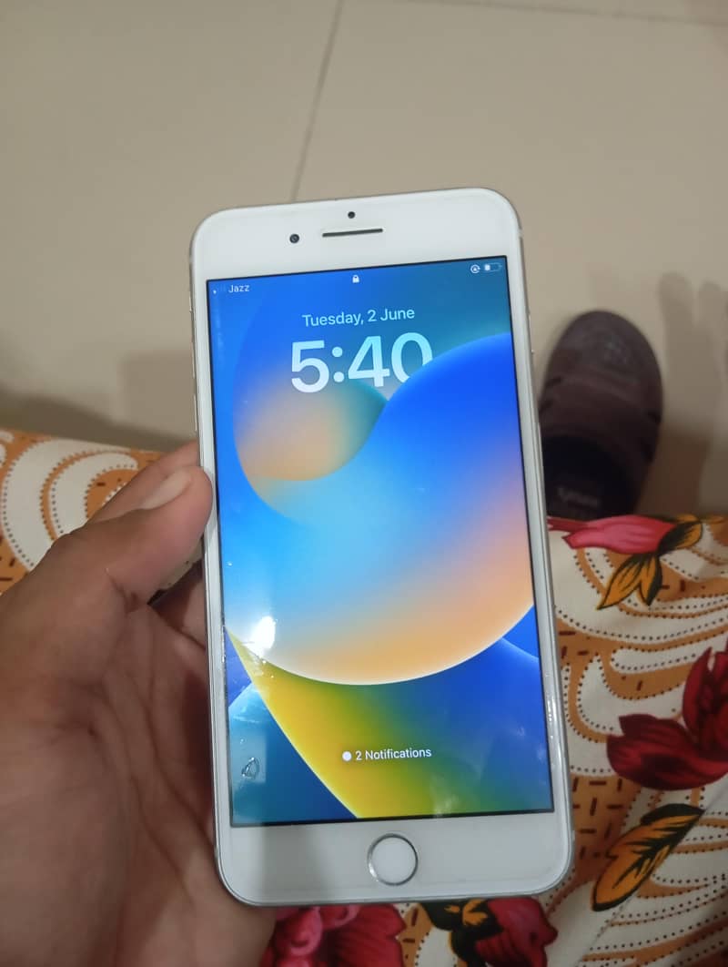 Apple iPhone 8 Plus 3