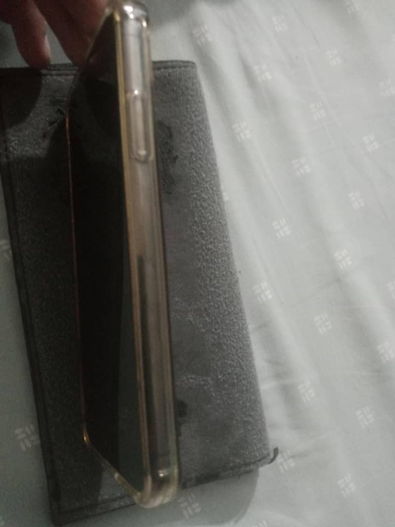 Apple iPhone X 5