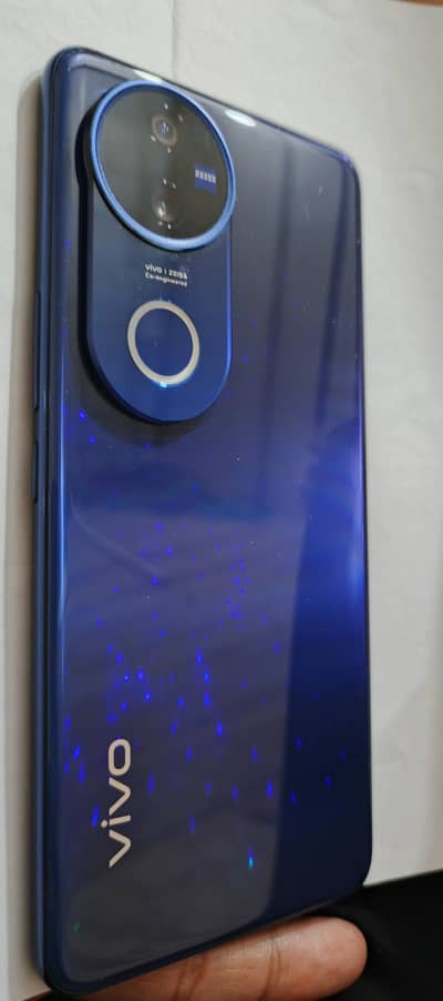 Vivo V50