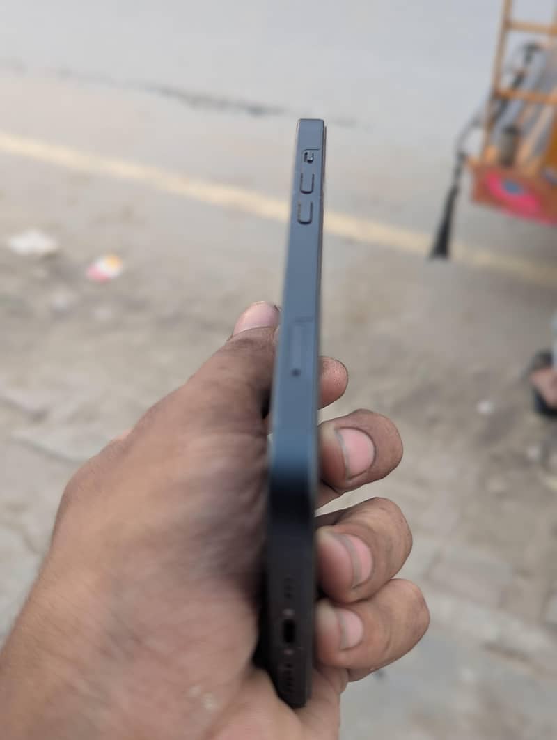 Apple iPhone 13 3