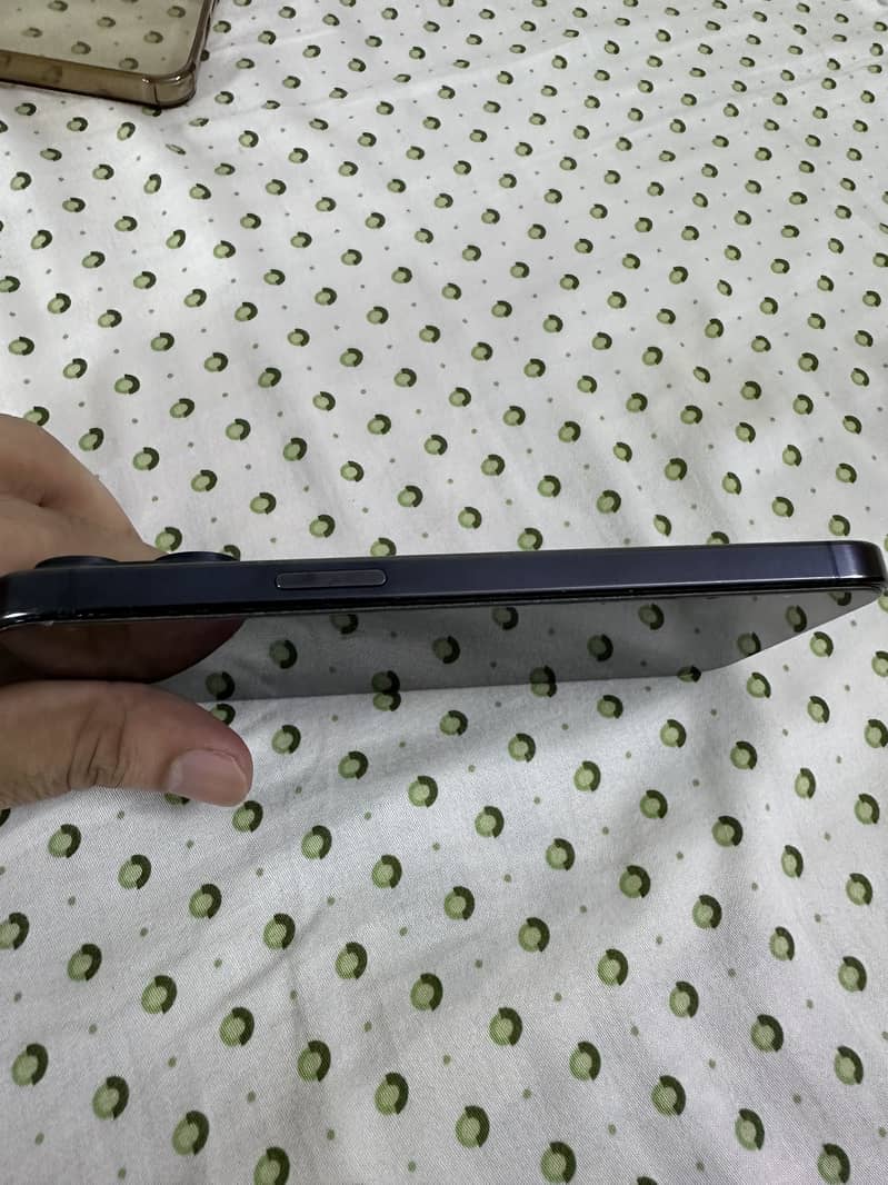 Apple iPhone 15 Pro Max 2