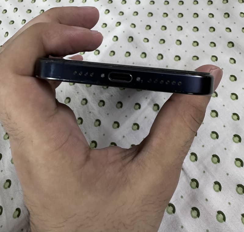 Apple iPhone 15 Pro Max 4