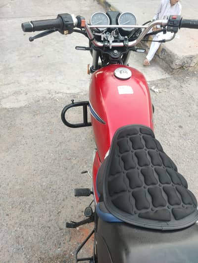 Suzuki GS 150 self start