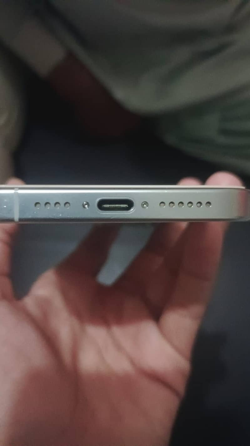 iphone 15 pro max 3