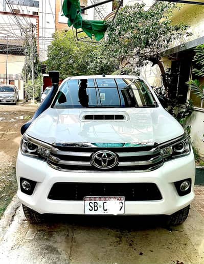 Toyota Revo V 2017 (FULL ORIGNAL)