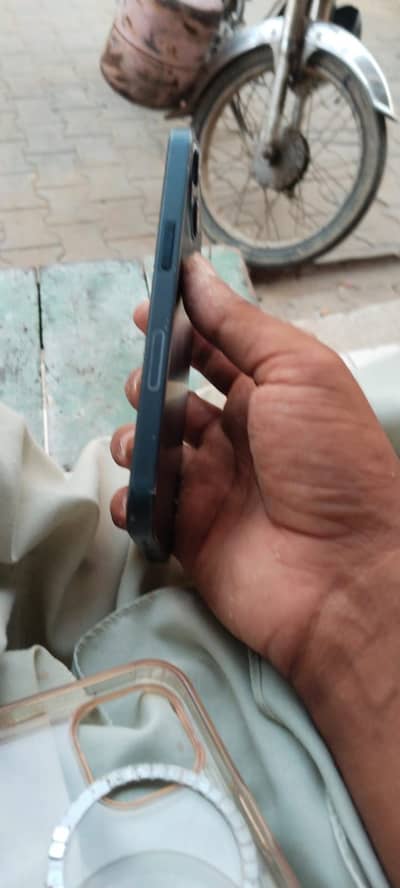 Apple iPhone 13