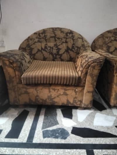 sofa set for sale good condition only need for poshish