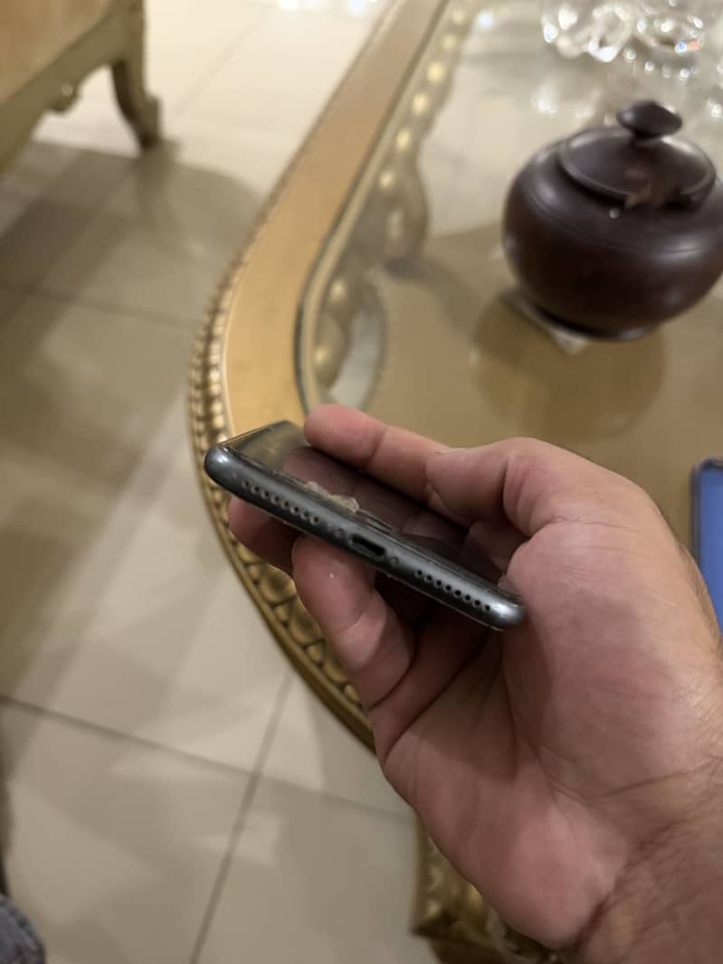 Apple iPhone 8 Plus 2