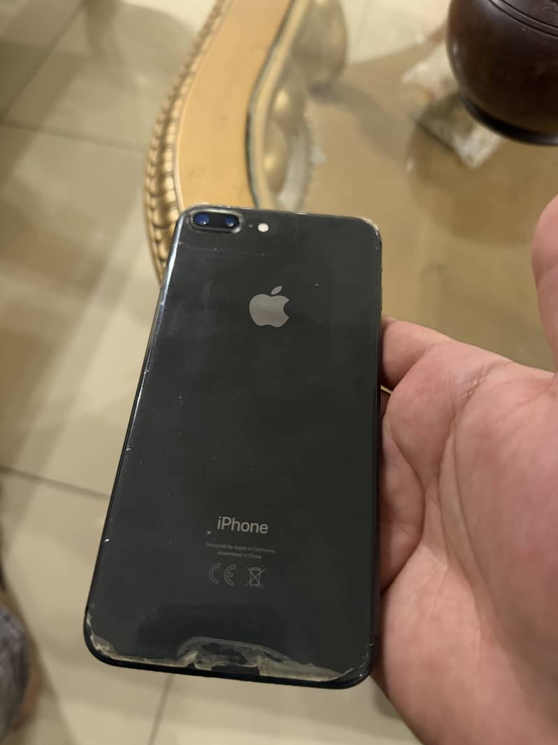 Apple iPhone 8 Plus 3