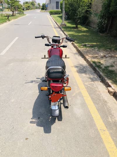 CD 70 2018 model red collour