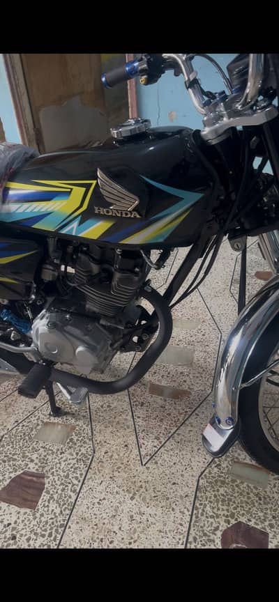 Honda 125 black colour