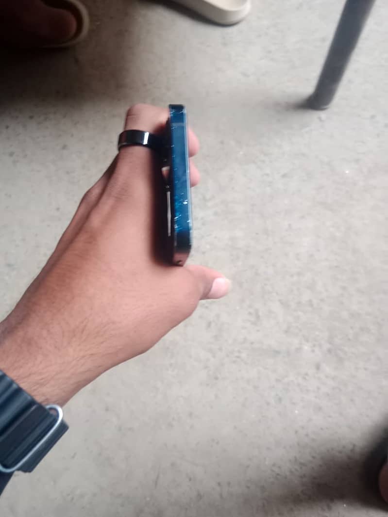 Apple iPhone 12 2