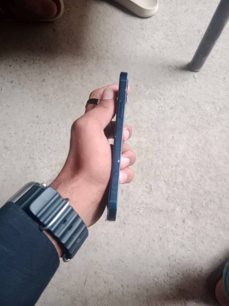 Apple iPhone 12 3