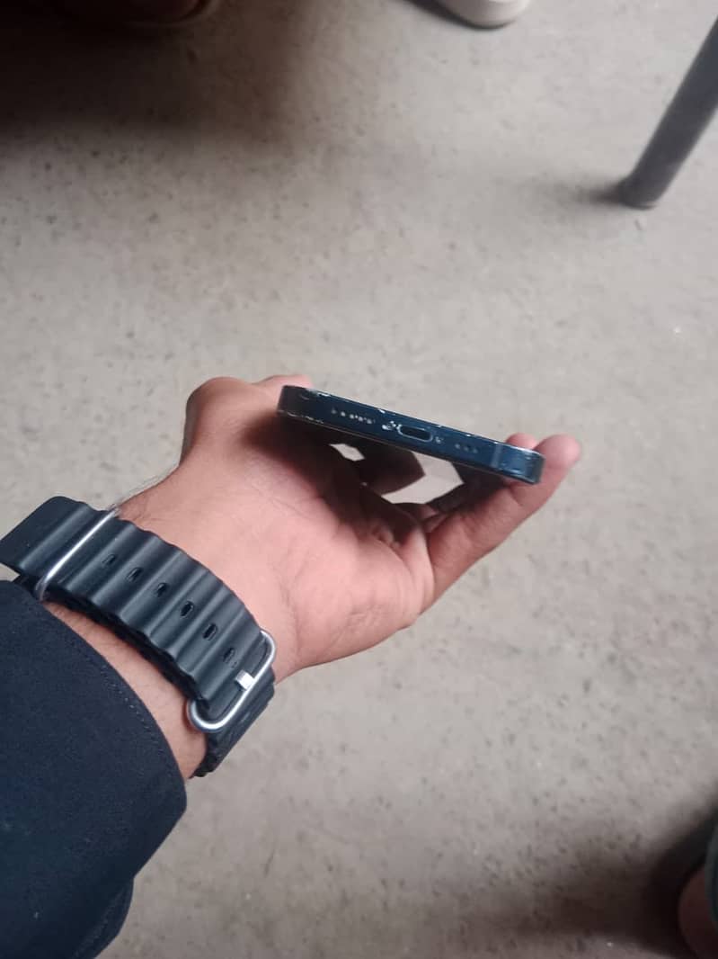 Apple iPhone 12 5