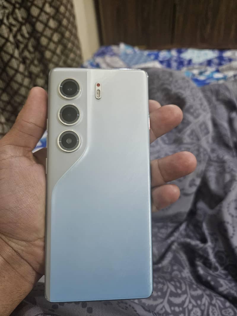 Tecno CAMON 40 Pro 0