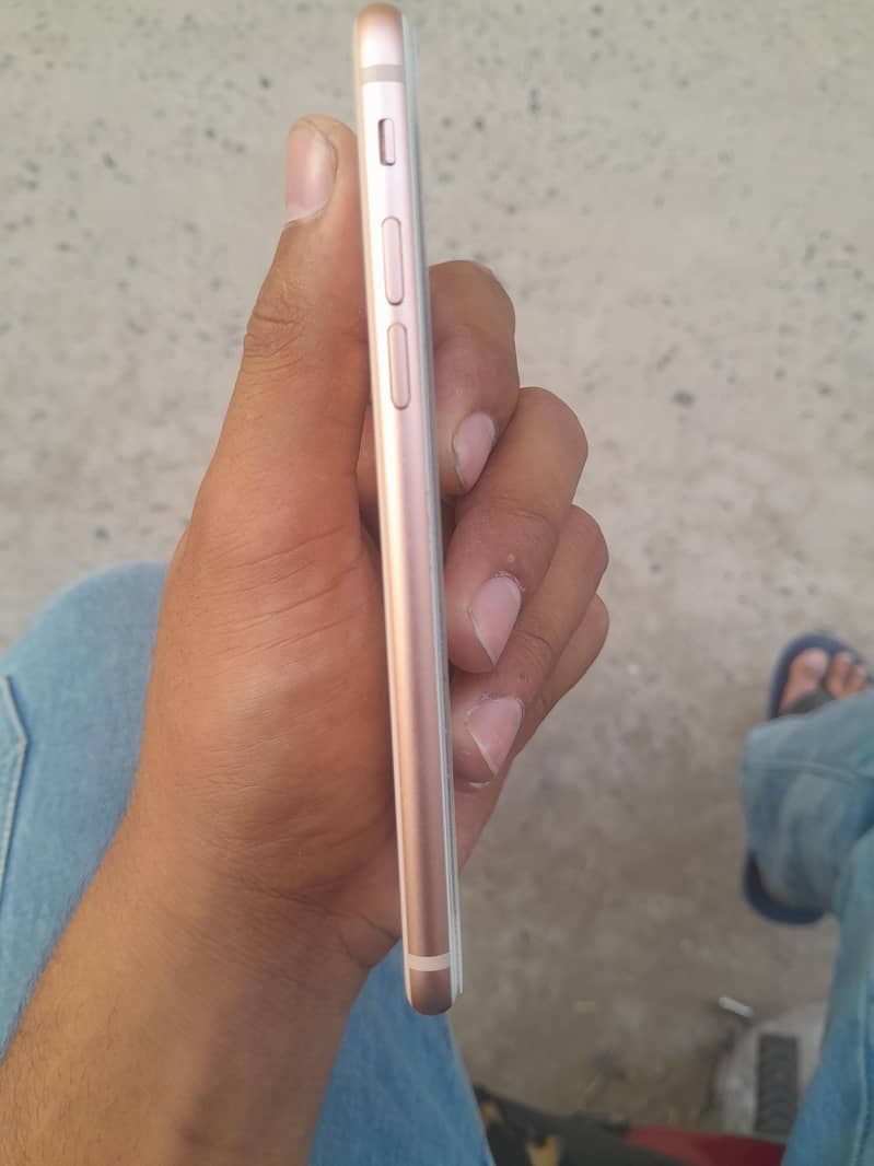 Apple iPhone 8 3