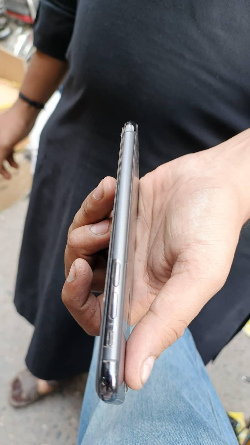Apple iPhone X 3