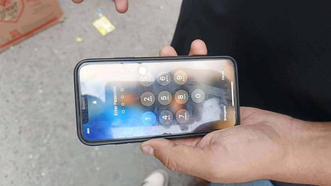 Apple iPhone X 4
