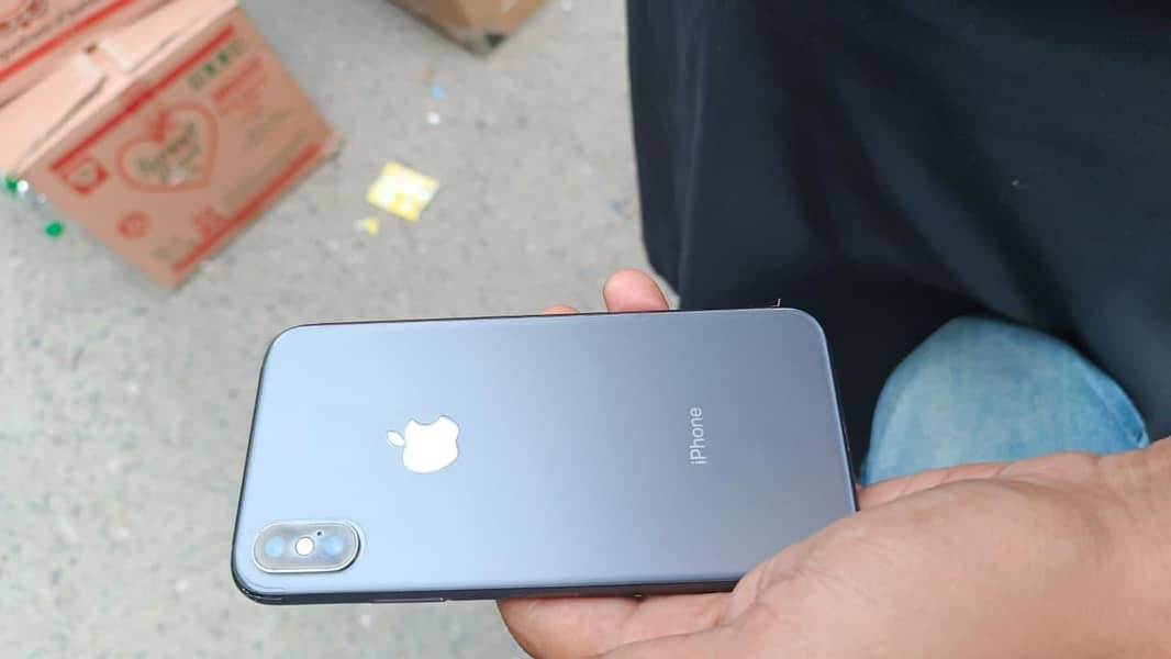 Apple iPhone X 5