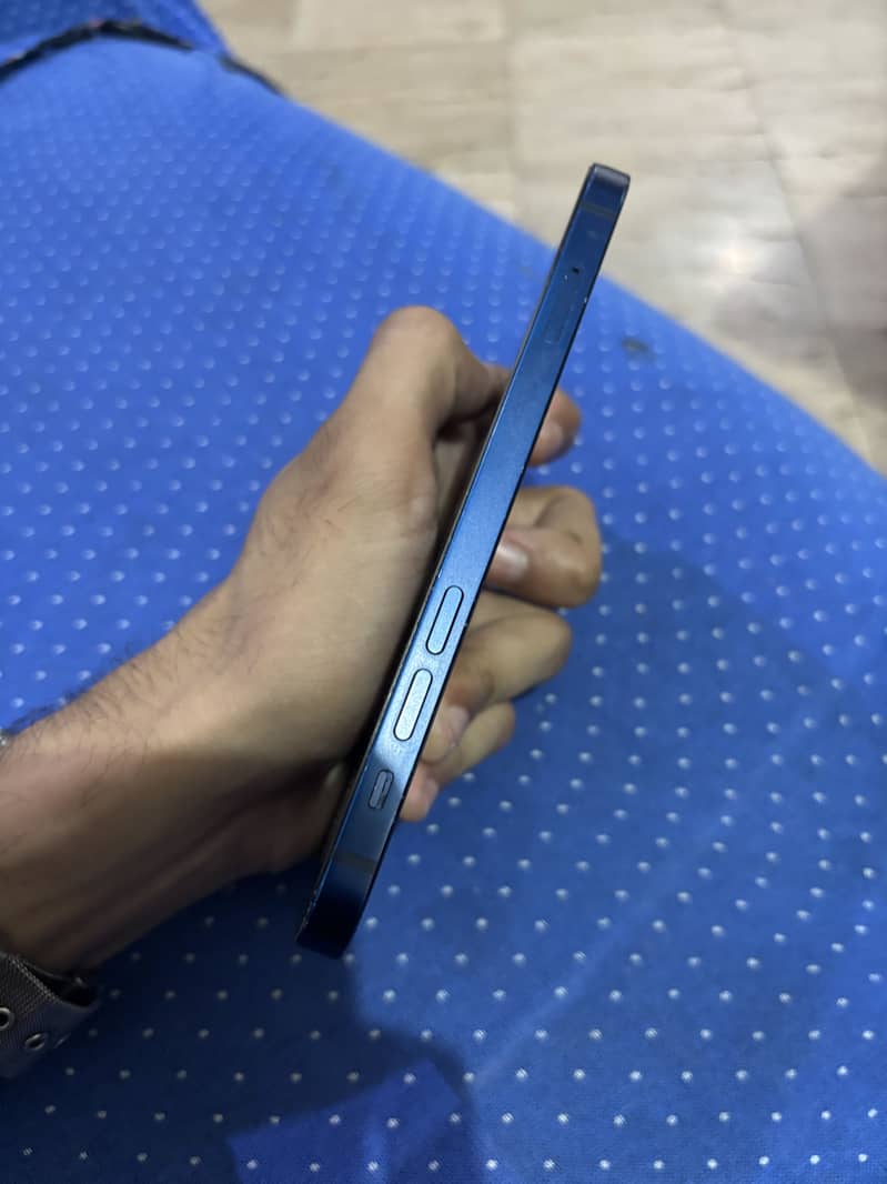 iPhone 12 3