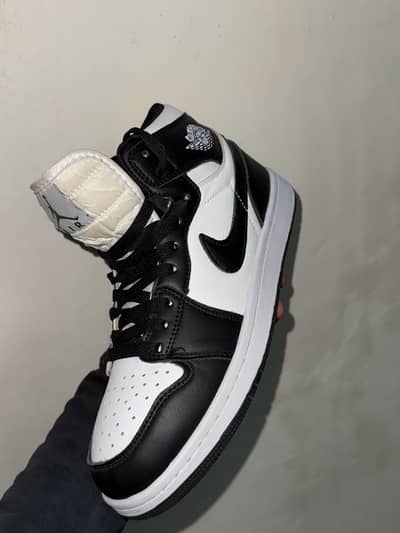 Air Jordan 1 Mid SE "Homage" (Black/White).