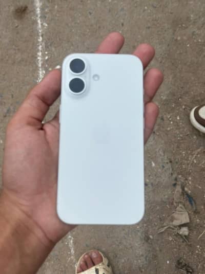 Apple iPhone 16