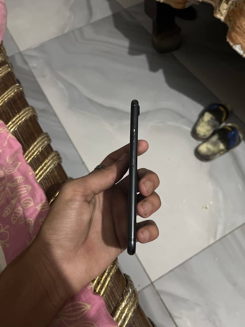 Apple iPhone 7 1