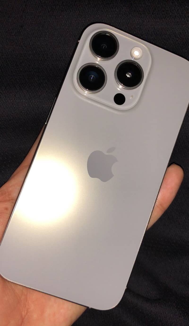 Apple iPhone 15 Pro 0