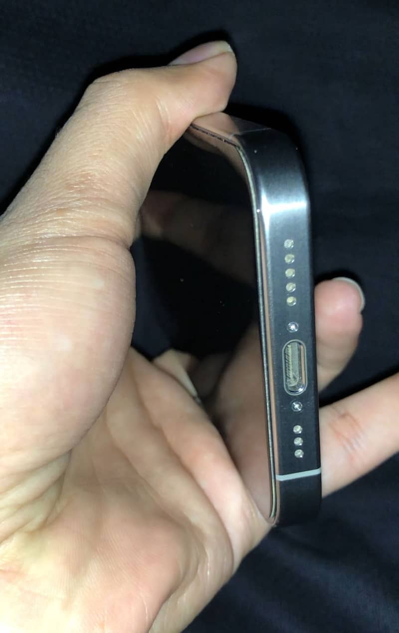 Apple iPhone 15 Pro 2