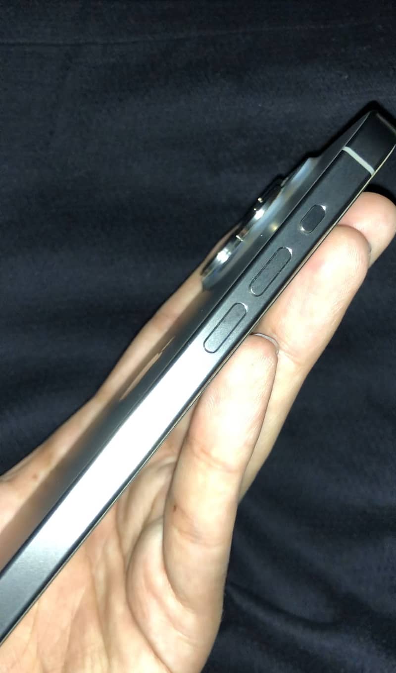Apple iPhone 15 Pro 3