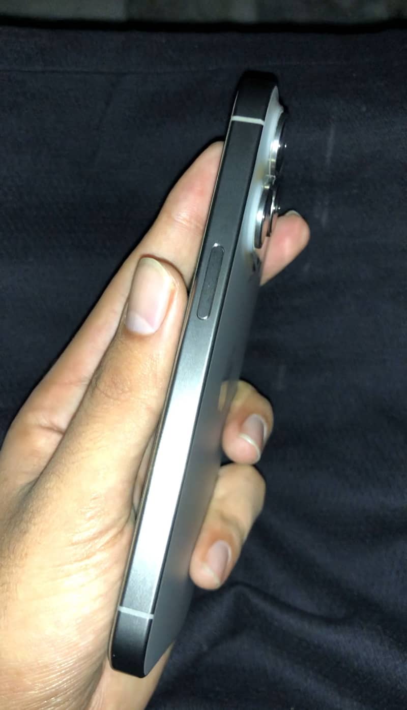 Apple iPhone 15 Pro 4