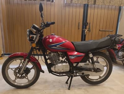Suzuki GS 150 2014 – Red Color – Excellent Condition