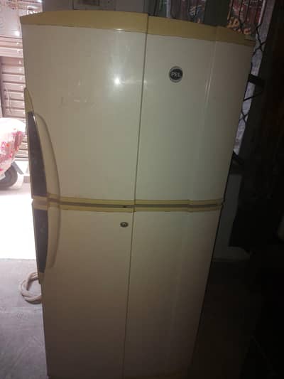 فروخت کے لیے PEL کمپنی کا 2 Door Refrigerator دستیاب ہے