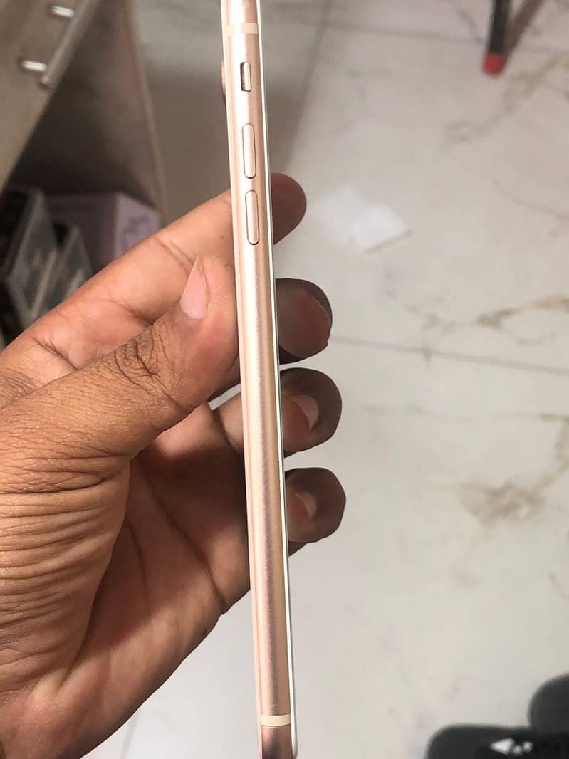 Apple iPhone 8 Plus 4